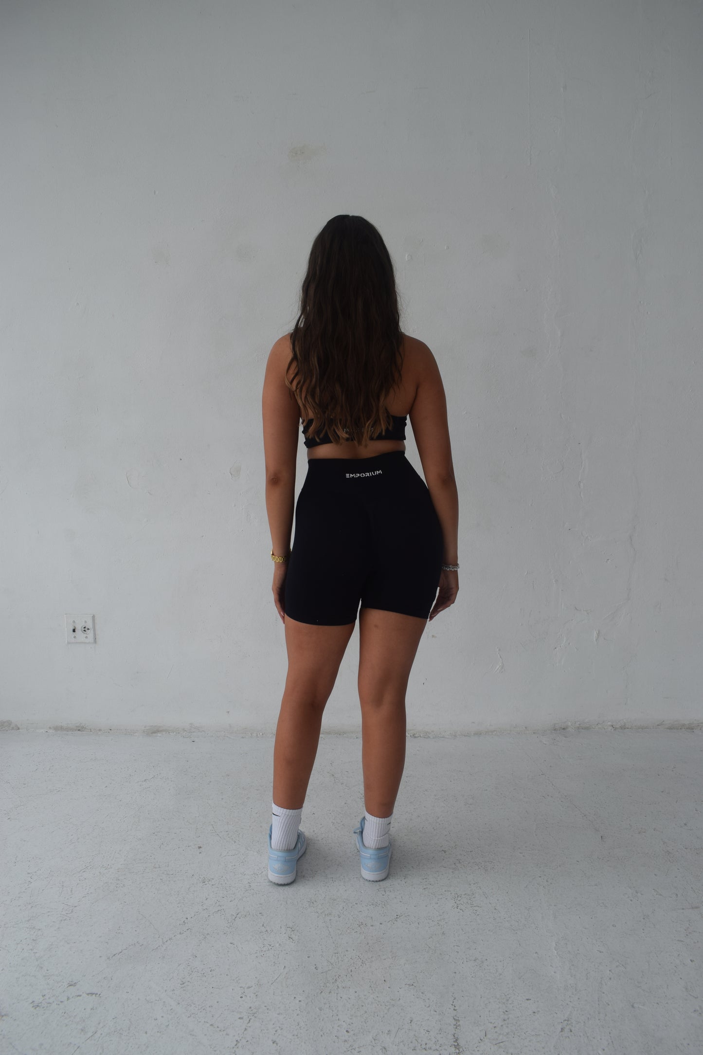 Essential scrunch shorts - Midnight black