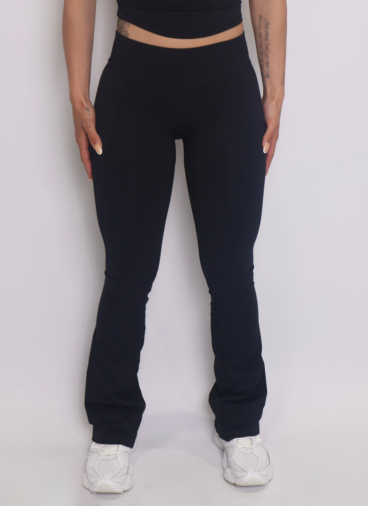 Contour Flares - Black